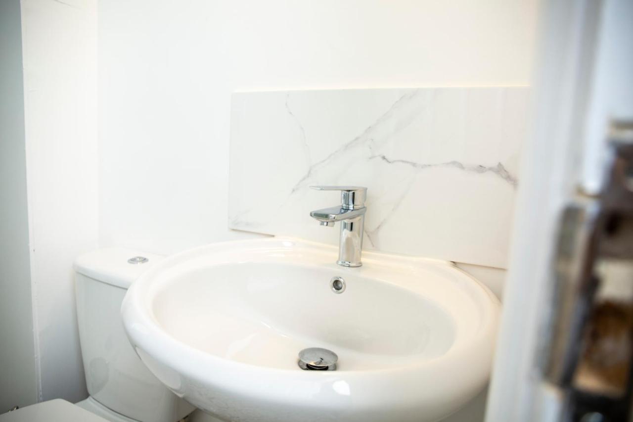 Modern Townhouse Apartment With Free Parking And Wifi Stratford-upon-Avon Buitenkant foto
