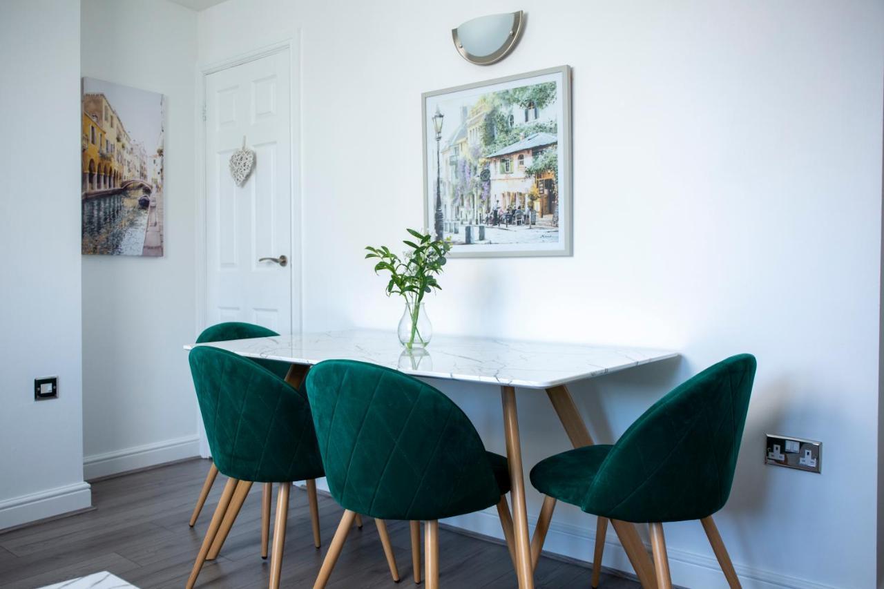 Modern Townhouse Apartment With Free Parking And Wifi Stratford-upon-Avon Buitenkant foto