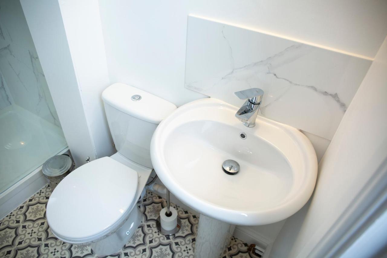 Modern Townhouse Apartment With Free Parking And Wifi Stratford-upon-Avon Buitenkant foto